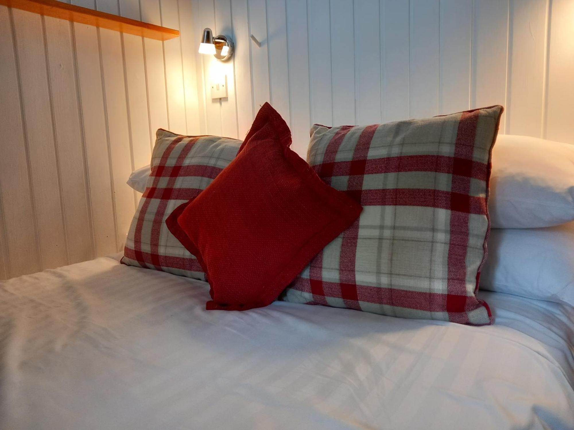 Dalavich Loch Aweside Forest Cabins חדר תמונה
